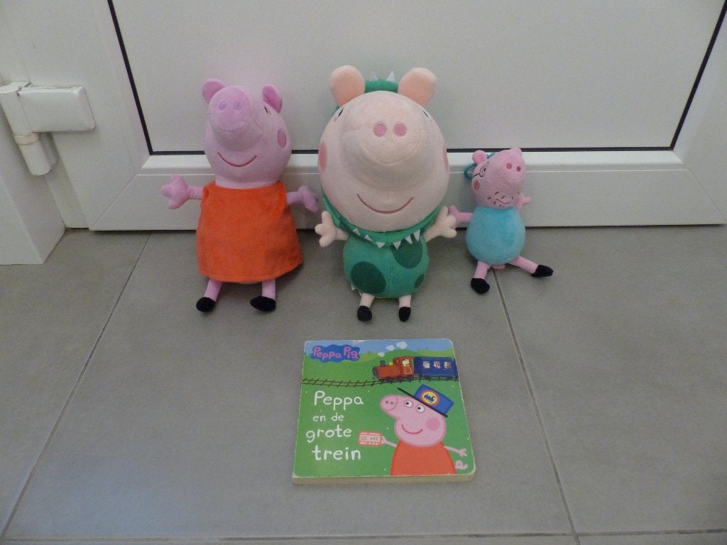 3 jouets Peppa Pig, y compris un livret, Peppa Pig, Enlèvement ou Envoi, Comme neuf