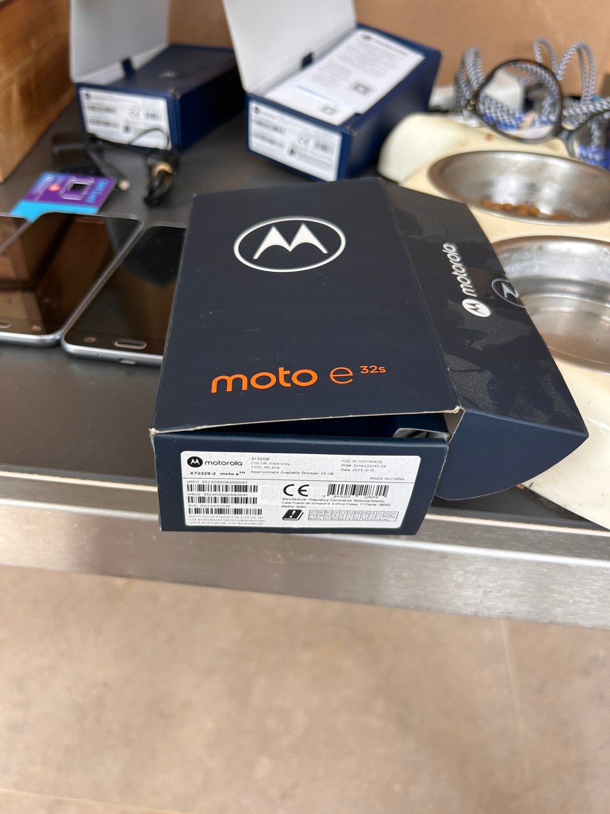 Vends 4 gsm Motorola, Télécoms, Autres modèles, Enlèvement ou Envoi, 3 à 6 mégapixels, Comme neuf