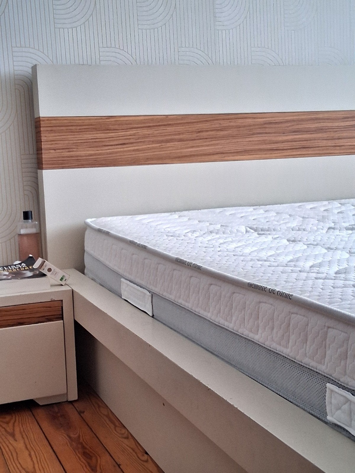 Lit 160cm en bois massif d'excellente qualité ., Maison & Meubles, Chambre à coucher | Chambres à coucher complètes, Enlèvement