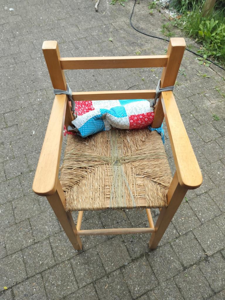 Rieten kinderstoel, Ophalen