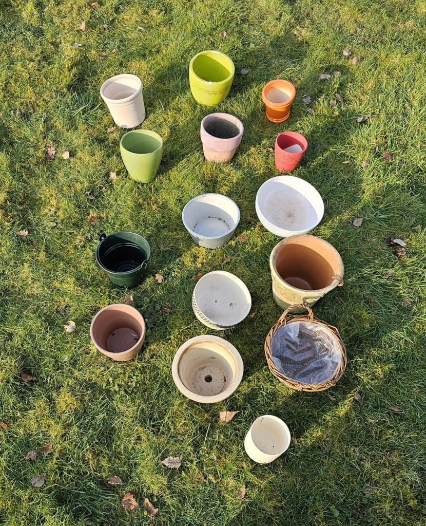 Plusieurs petits pots et caches pots voir photos, Enlèvement