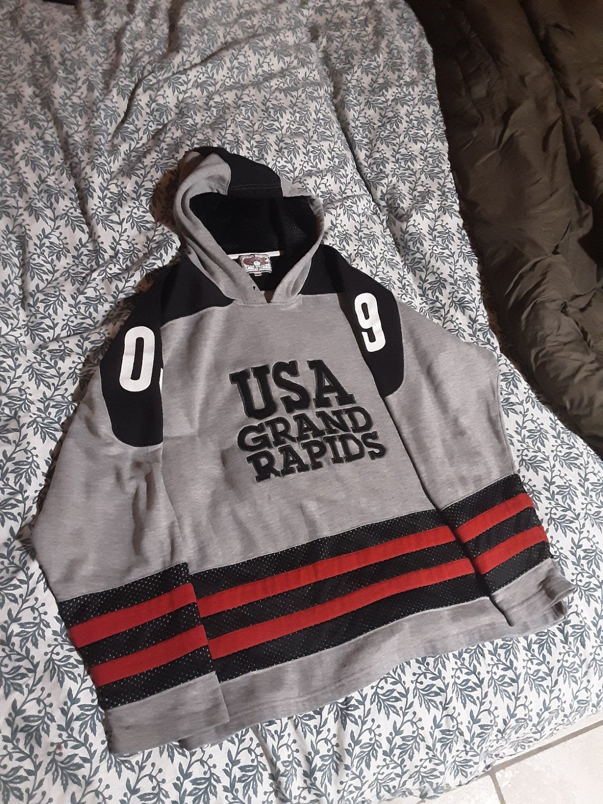 Sweat à capuche Vintage CLASSIC Sportswear — USA Grand Rapid, Enlèvement ou Envoi, Porté