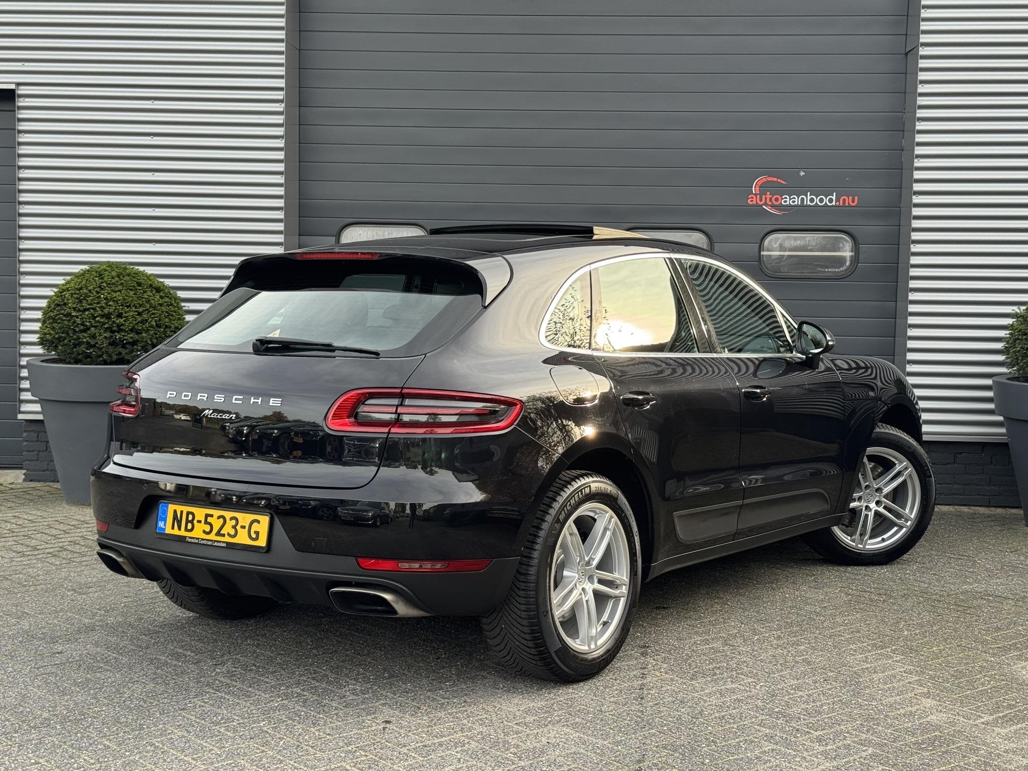 Porsche Macan 2.0 | Panoramadak | Adaptive Cruise Control |, Auto's, Gebruikt, 4 cilinders, Zwart, Bedrijf