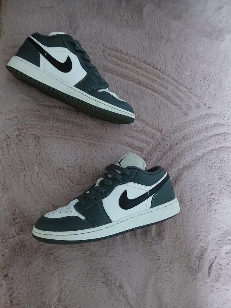 Nike Air Jordan Low grise/blanche T38 – Bon état, Vêtements | Hommes, Chaussures, Comme neuf, Blanc, Jordan, Baskets