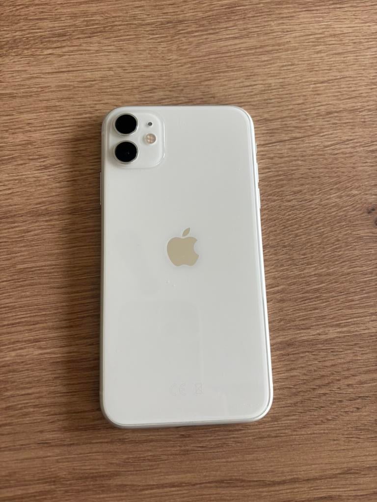 Iphone 11 tres bon état. Vendu avec 6 coques, Enlèvement, Comme neuf, 64 GB, IPhone 11