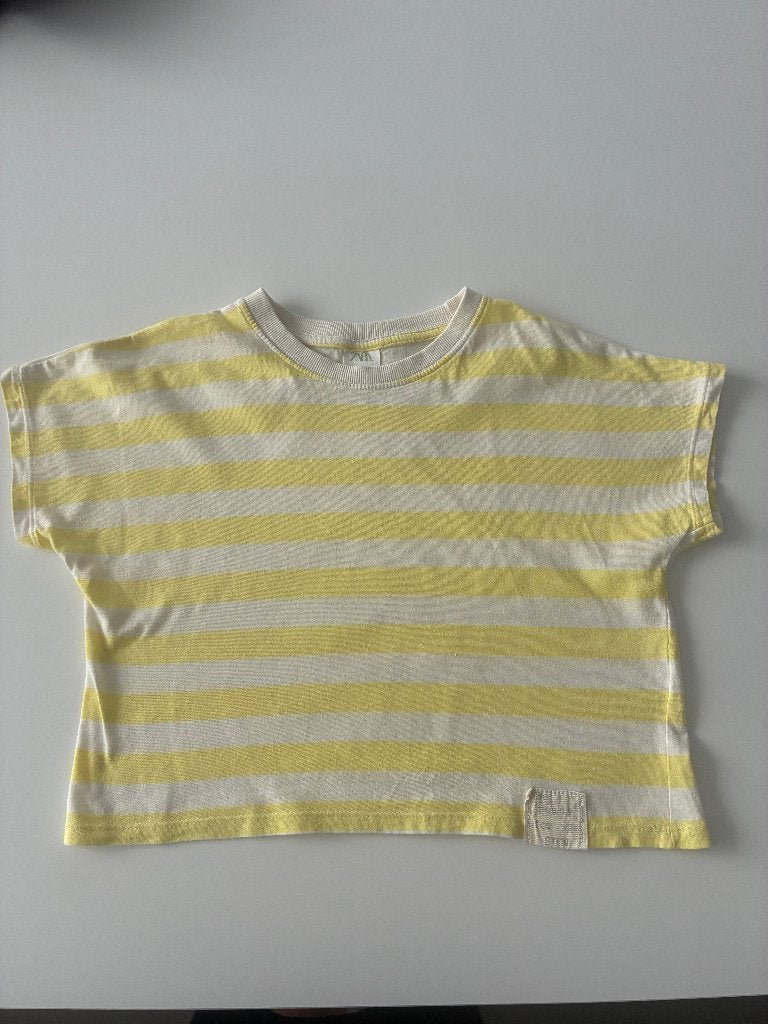 T-shirt rayé blanc/jaune taille 128 de Zara, en parfait état, Enfants & Bébés, Vêtements enfant | Taille 128, Enlèvement ou Envoi