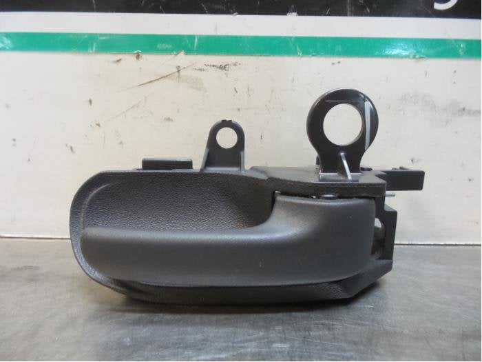 Poignée portière 4portes arrière droite d'un Toyota Yaris, -, Toyota, Utilisé, -