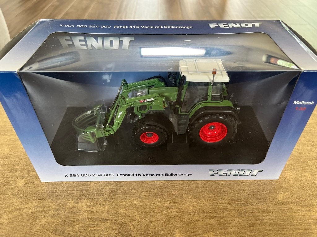 Fendt 415 Vario met balentang - Universal Hobbies - 1:32, Ophalen of Verzenden, Nieuw, Tractor of Landbouw, Universal Hobbies