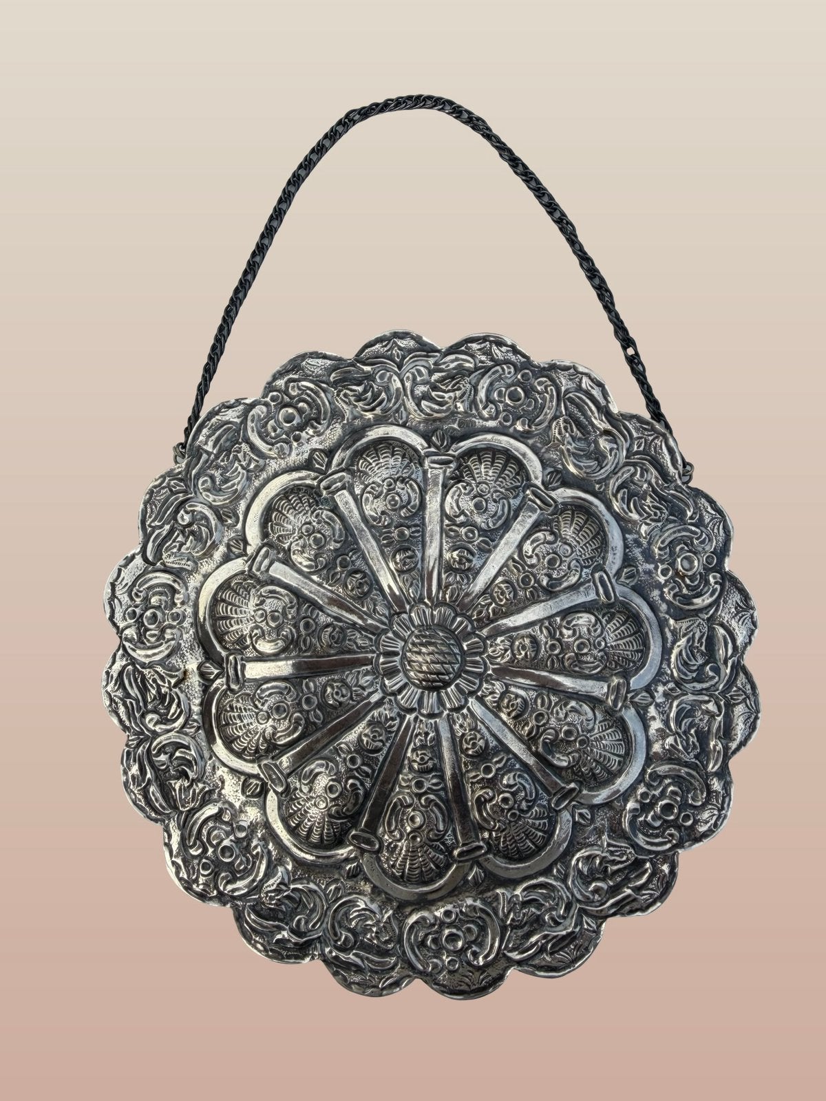 Antieke spiegel in reliëf van 900 sterling zilver