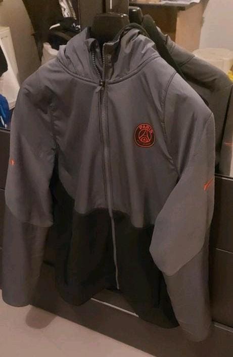 Gilet PSG taille Medium. chaud, Vêtements | Hommes, Vêtements de sport, Enlèvement