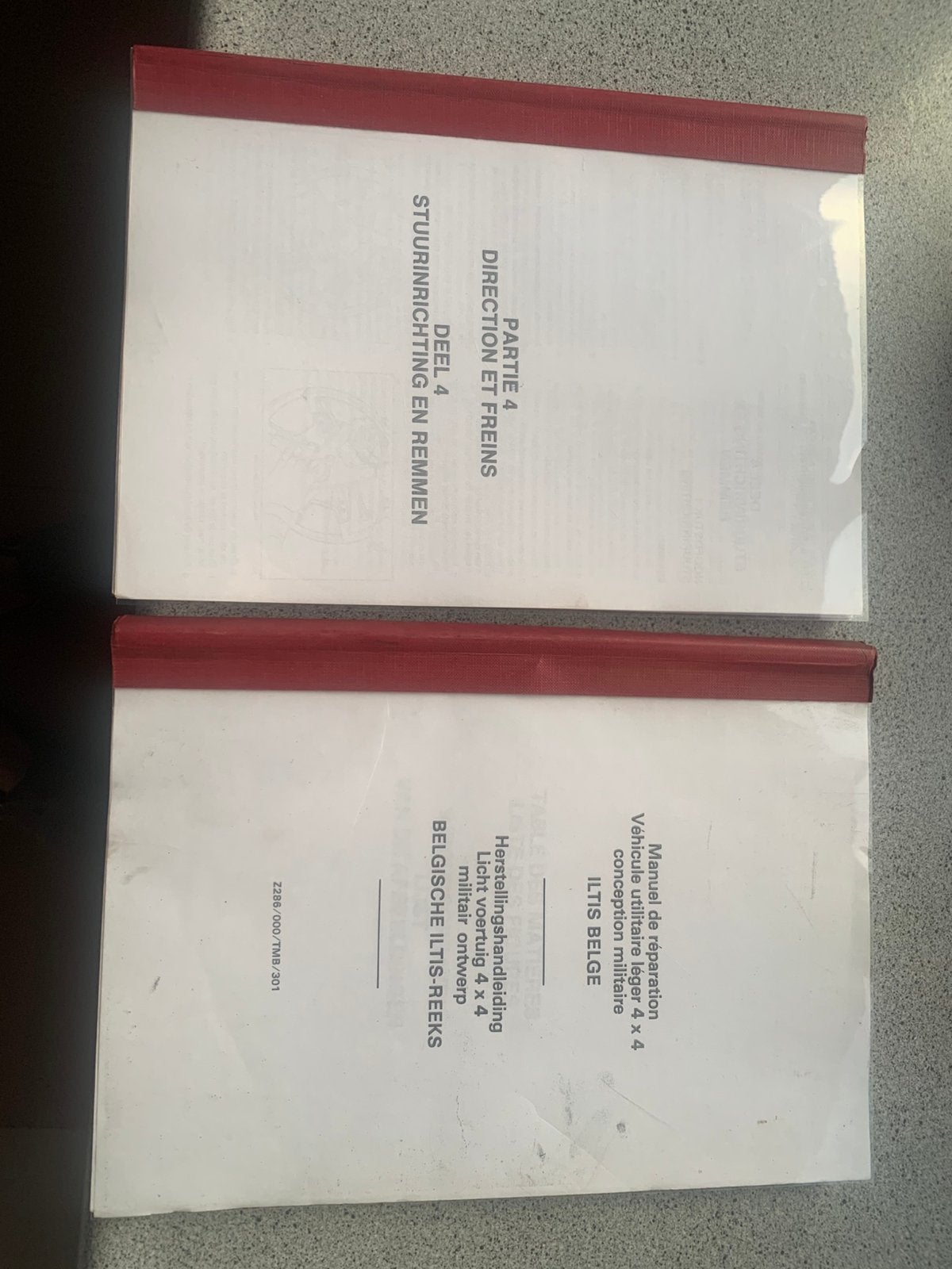 2 delen  van iltis  bombardier werkplaats boeken, Ophalen of Verzenden
