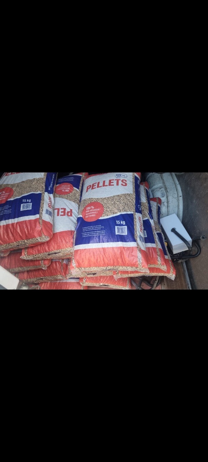 15 zakken naaldhout pellets, Ophalen