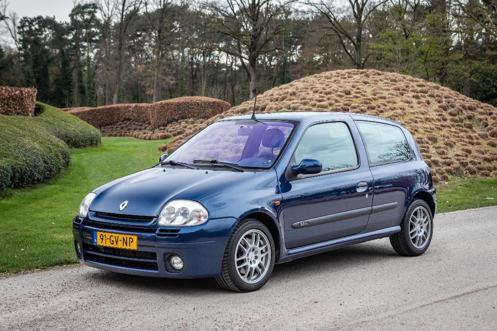 Renault Clio 2.0 16V Sport 2001 bleue RS 98dkm, Autos, Cuir et Alcantara, Achat, Boîte manuelle, Entretenue par le concessionnaire
