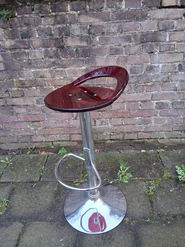 5 barkrukken met rode kunststof zitting en chromen voet, Ophalen, In hoogte verstelbaar, Metaal, Gebruikt