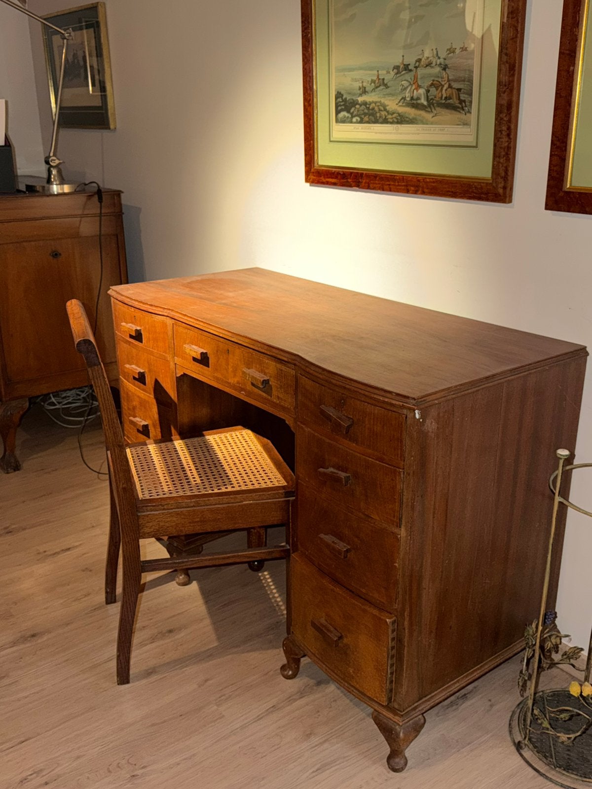 Massief hout bureau + stoel met riet, Antiek en Kunst, Ophalen