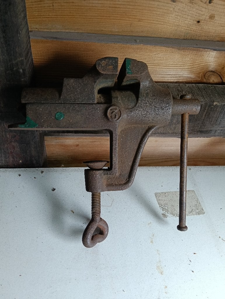 2 oude bankschroeven, Doe-het-zelf en Bouw, Ophalen, Gebruikt, Minder dan 70 cm, Bankschroef