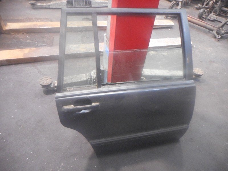 PORTIER RECHTS ACHTER Volvo 940 I Estate (01-1990/10-1998), Gebruikt, Deur, Info@volvocars.com, Achter