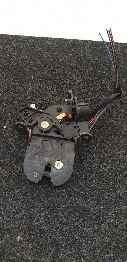 Serrure de couvercle de coffre R170 SLK Mercedes 1707500184, Mercedes-Benz, Utilisé, Mercedesstrasse 120
70372  Stuttgart, DE