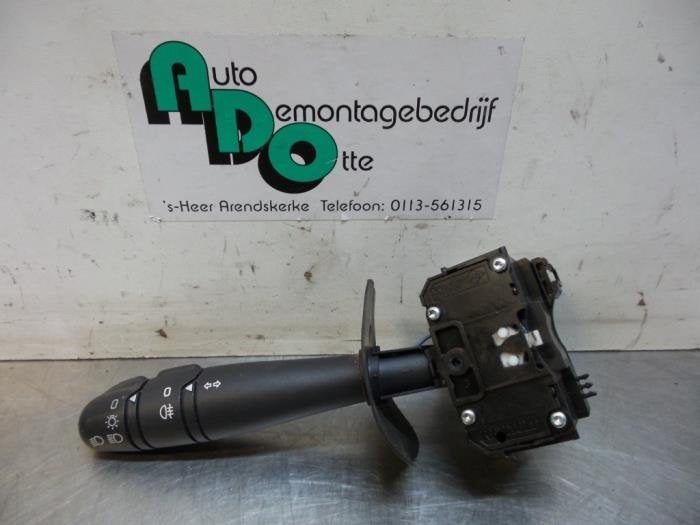 Commutateur feu clignotant d'un Renault Clio (Clio 2 01-), Renault, -, 3 mois de garantie, Utilisé