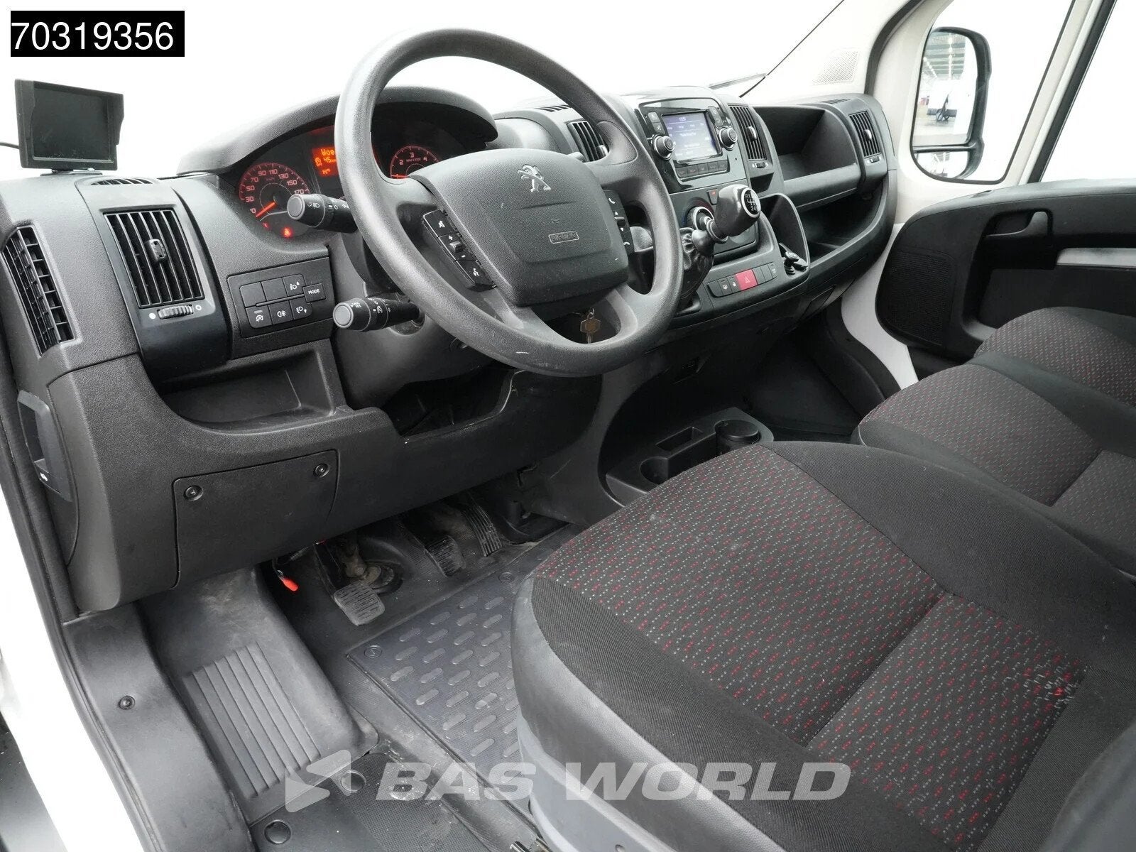 Peugeot Boxer 140PK Bakwagen Achterdeuren 140PK Navigatie Ca, Auto's, 2590 kg, Stof, Gebruikt, Euro 6