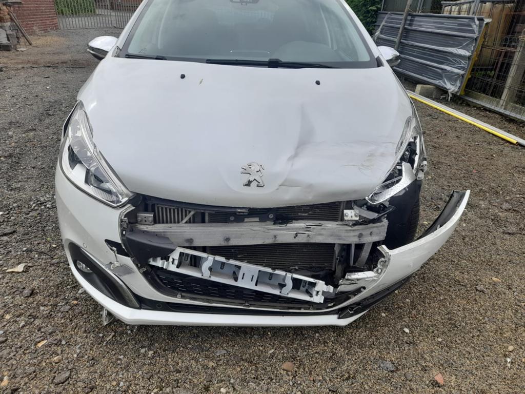 Peugeot 208 accidentée, Achat, Euro 6, Boîte manuelle, Entretenue par le concessionnaire
