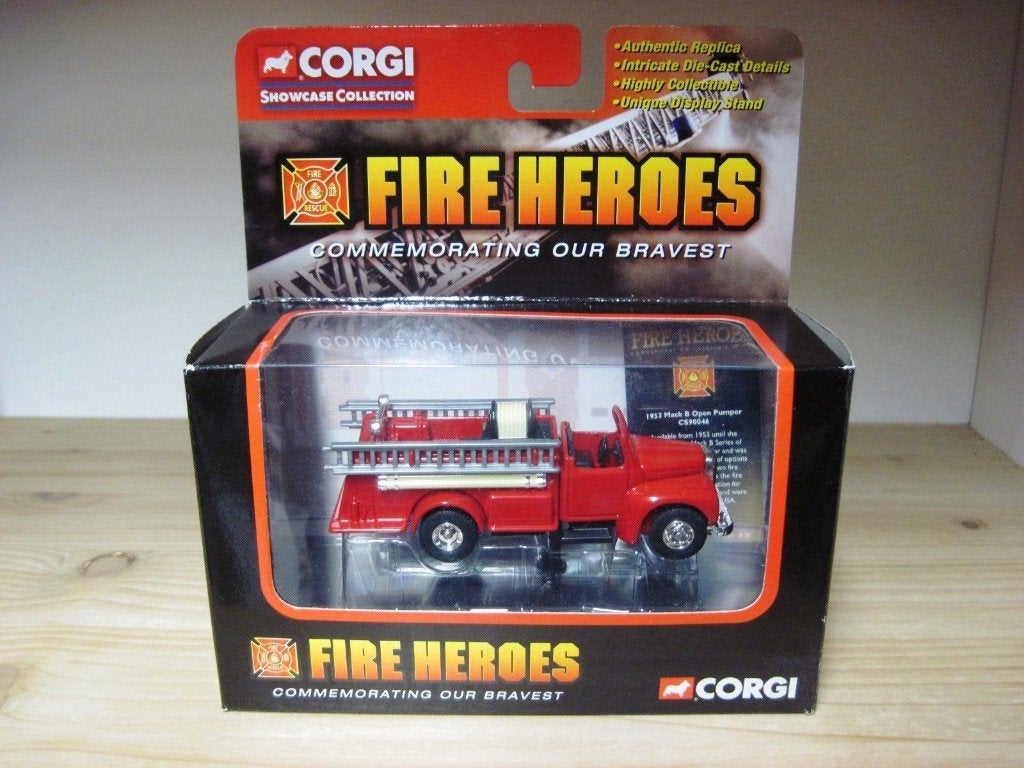 1:64 Corgi Fire Heroes CS90046 1953 Mack B brandweer, Ophalen of Verzenden, Zo goed als nieuw, Overige typen