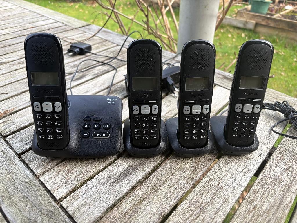 Telephone DECT GIGASET A250 4 combinés plus répondeur, Enlèvement ou Envoi, Utilisé, 4 combinés ou plus