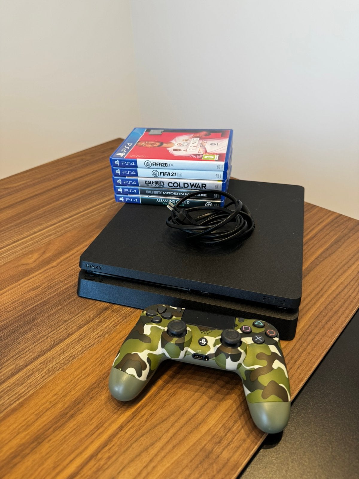 PS4 Slim – 500 Go SSD Samsung 870 EVO + 5 jeux + manette, 500 GB, Avec 1 manette, Comme neuf, Enlèvement