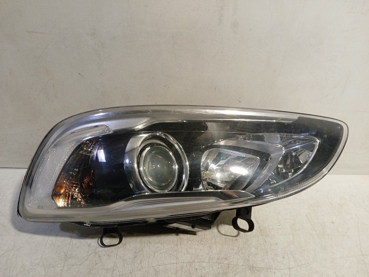 Koplamp links Volvo V60, Onderdelen@venauto.nl, Van der Ven Autorecycling B.V., Gebruikt, Ettenseweg 76, 4706 PB Roosendaal, The Netherlands