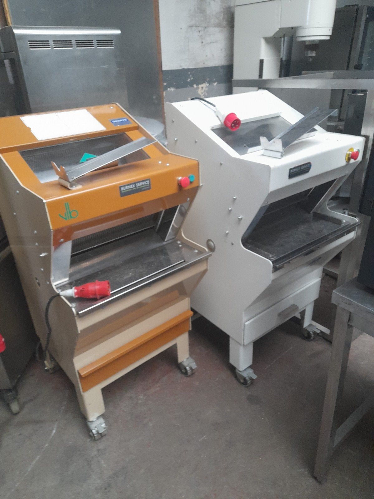 broosnijmachines/bakkermateriaal/horecamateriaal/diepvries, Ophalen