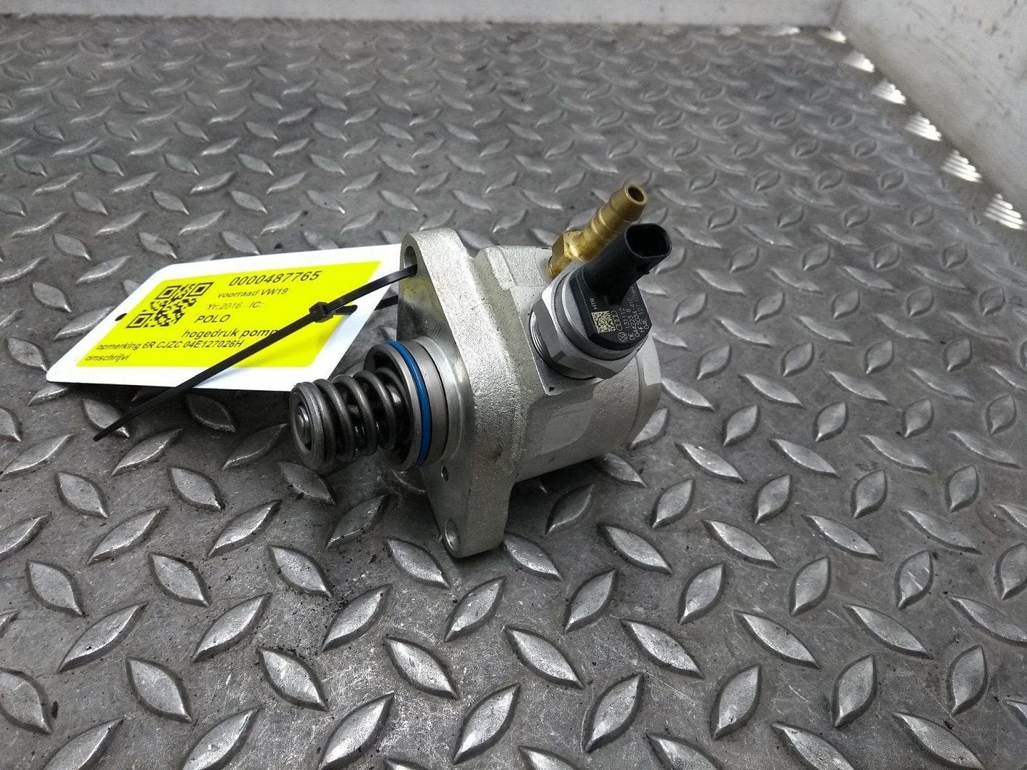 VOLKSWAGEN POLO BRANDSTOF POMP VOOR DE INJECTOR 04E127026H 2, Enlèvement ou Envoi, Utilisé, ARN reconnu