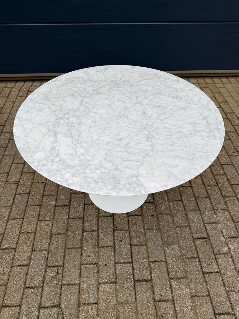 Originele Carrara marmeren Knoll Tulip eettafel (120cm), Ophalen of Verzenden, Ligne roset vitra sede artifort leolux b&b italia cassina edra