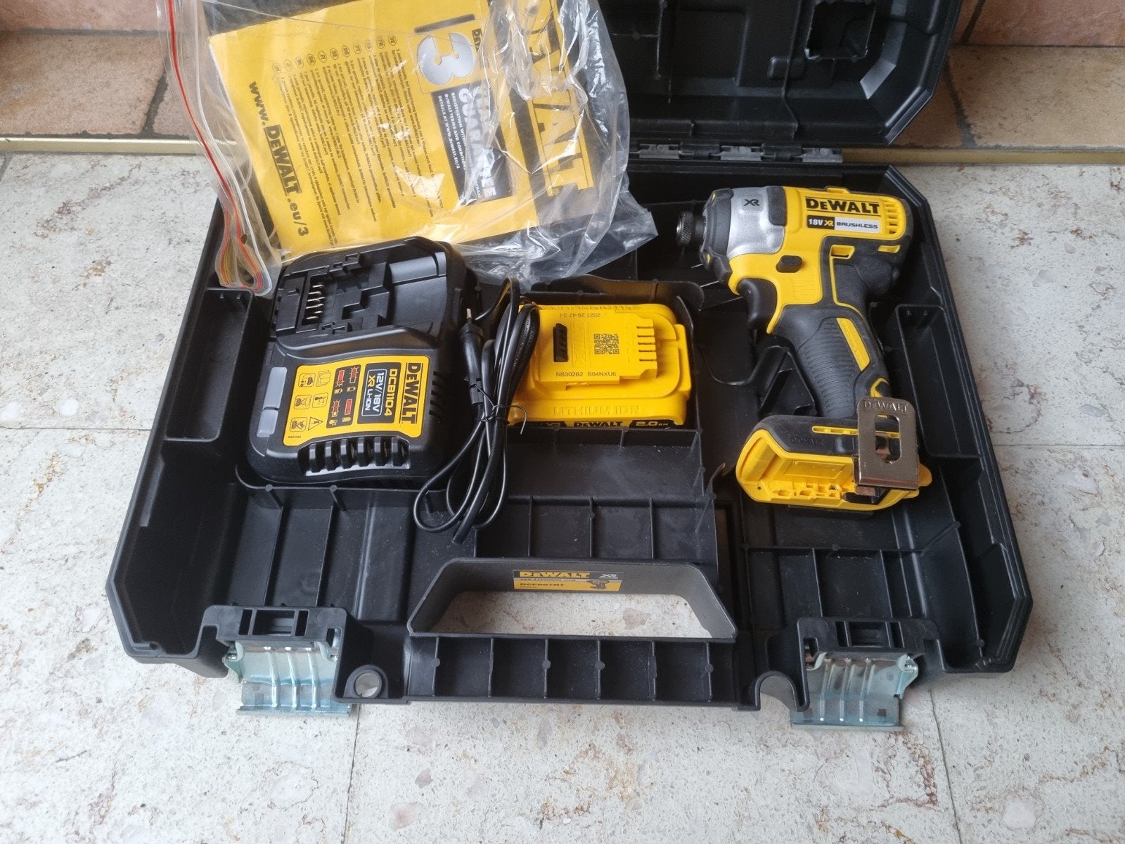Nieuwe DeWalt DCF887NT — batterij, oplader en TSTAK, Ophalen, Nieuw, Accuboormachine, DeWalt
