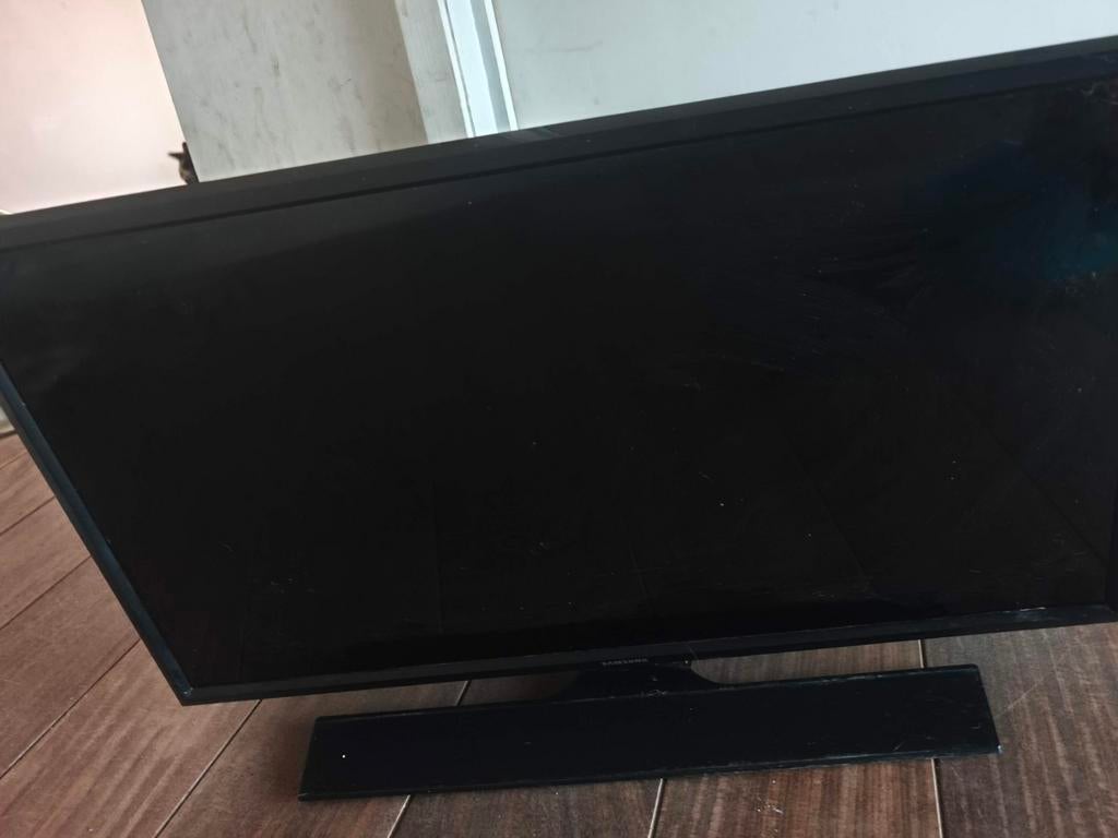 Samsung flatscreen HD TV in perfecte staat! Met bakje, Enlèvement