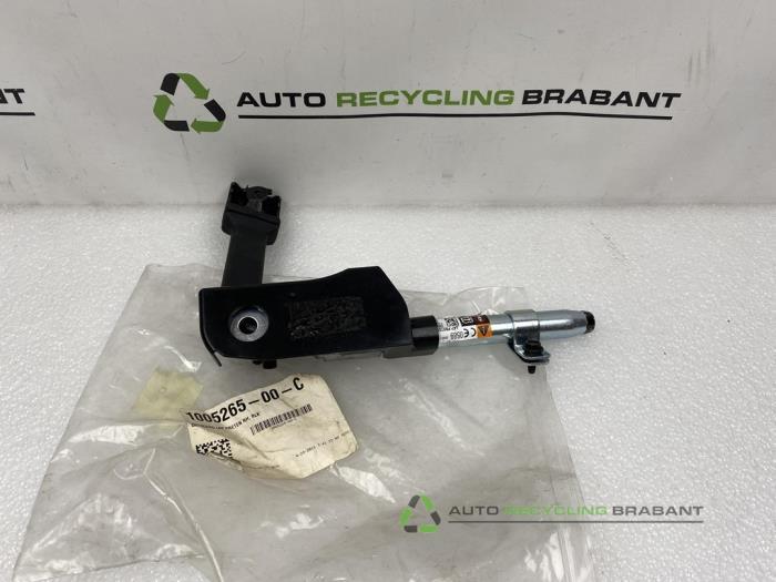 Insertion ceinture de sécurité avant droite d'un Tesla Mod, Autos : Pièces & Accessoires, -, 3 mois de garantie, Utilisé, -