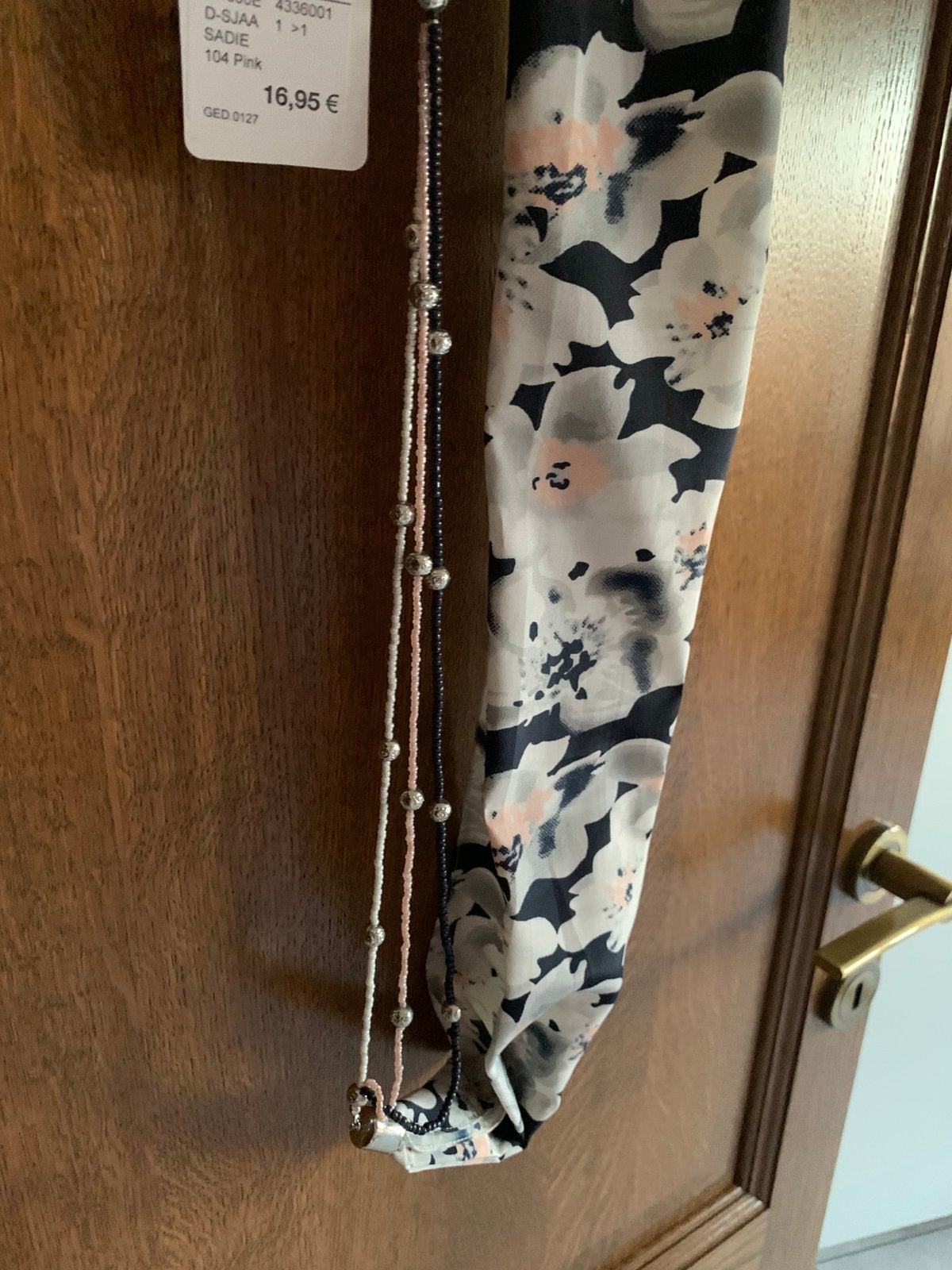 Bedrukte sjaal met ketting, Kleding | Dames, Ophalen of Verzenden, Nieuw, Sjaal