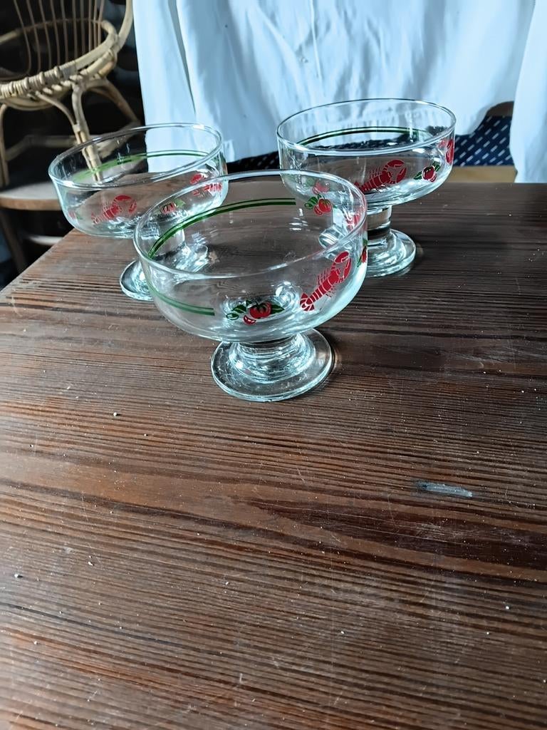 Lot de vaisselle coupoles à crevettes et saladiers, Maison & Meubles, Cuisine | Vaisselle, Verre, Enlèvement ou Envoi
