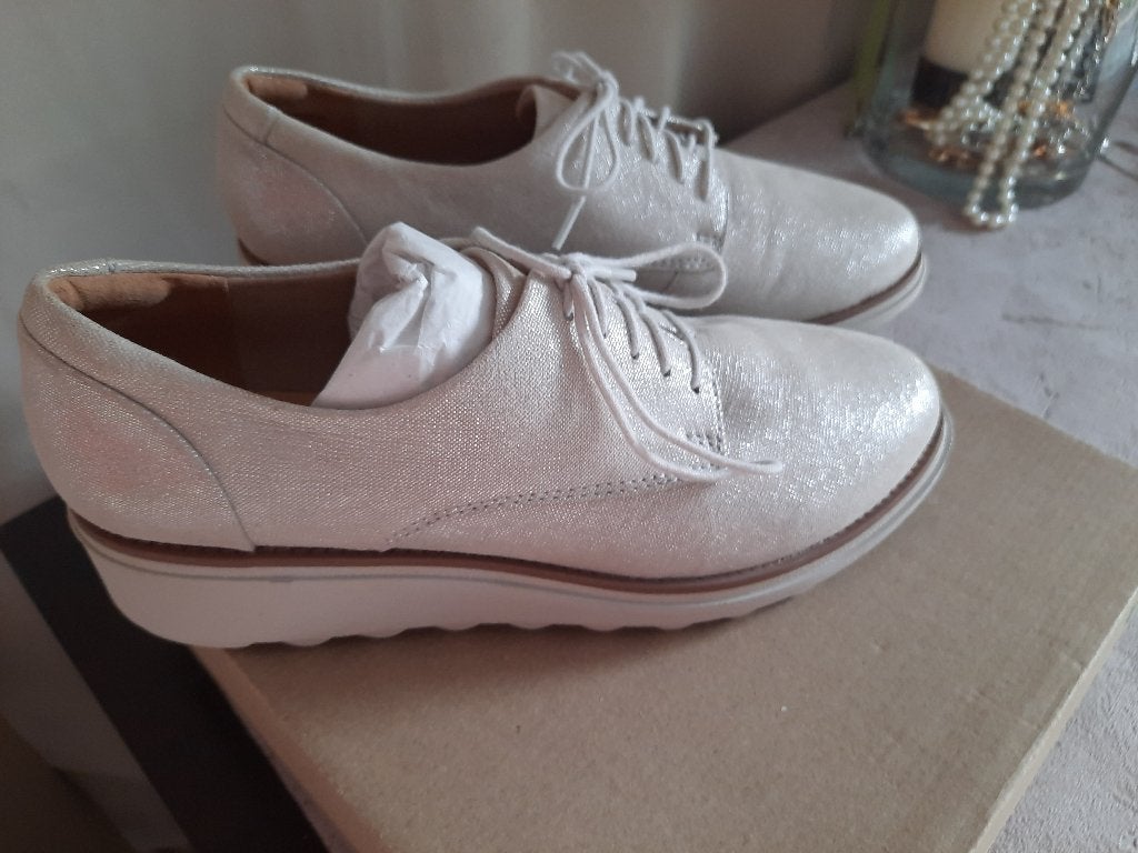 Clarks platte schoenen nieuw, Wit, Nieuw, Ophalen of Verzenden, Clarks