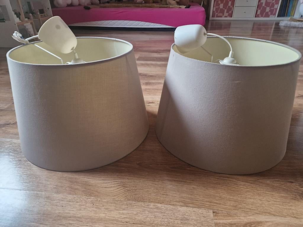 Twee hanglampen van Ikea., Ophalen