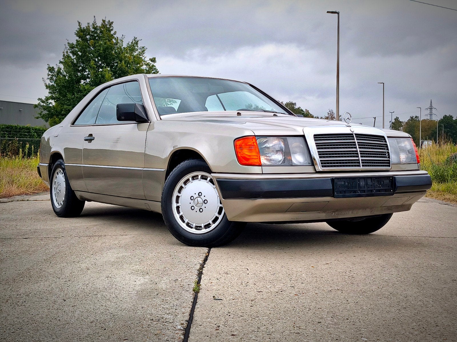 Mercedes Benz 230CE Coupe Automaat, Autos, Entreprise, Carnet d'entretien, Automatique, Tissu