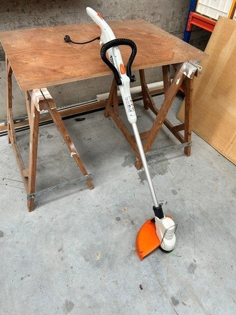 STIHL FSE 52 elektrische grastrimmer / kantenmaaier, Stihl, Ophalen of Verzenden, Zo goed als nieuw, 10 tot 30 cm