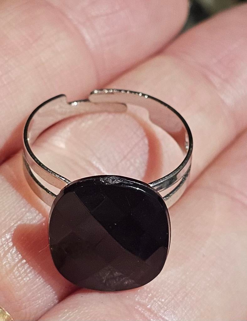 ZWARTE STENEN ZILVEREN RING, Zwart, Nieuw, Dame of Heer, Met edelsteen