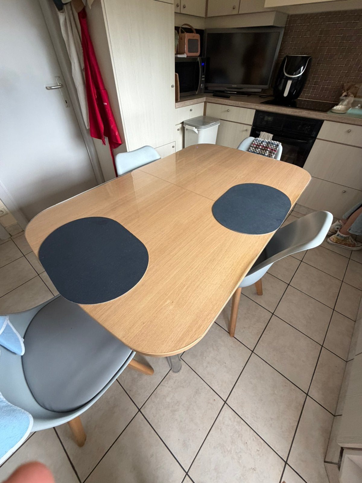 Keukentafel en stoelen, Ophalen
