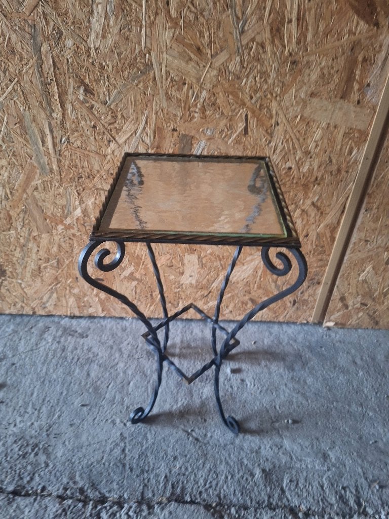 Table d'appoint en fer forgé, Enlèvement