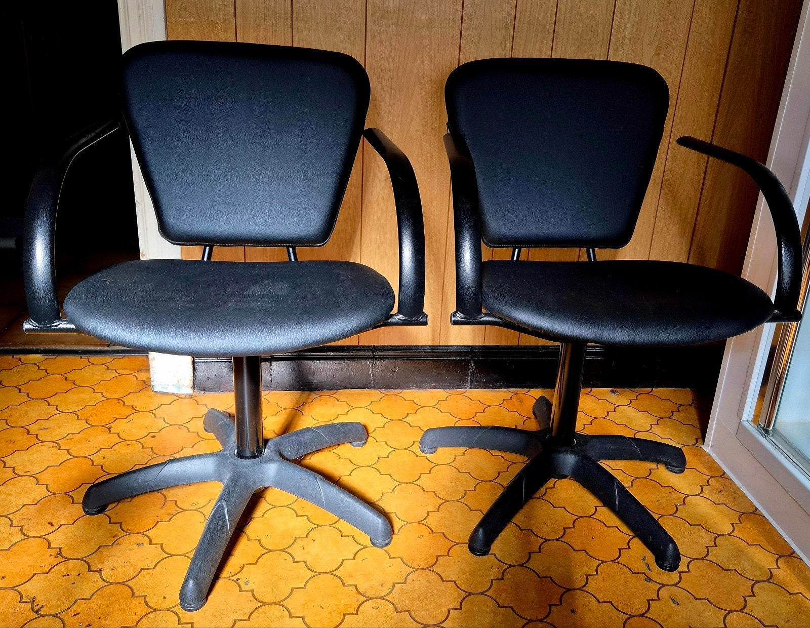 2 kapperstoelen, Ophalen