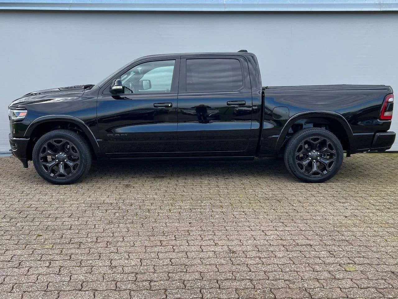 Dodge RAM 1500 5.7 HEMI V8 Night Edition | LIMITED | Luchtve, Autos, Cuir, 2361 kg, Achat, Euro 6