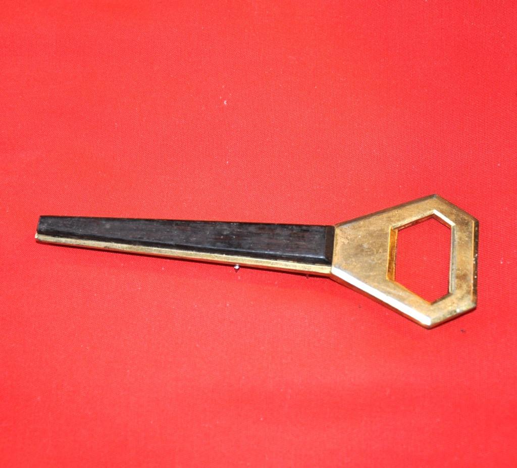 decapsuleur bois et metal (x2099), Ophalen of Verzenden, Gebruikt, Flesopener