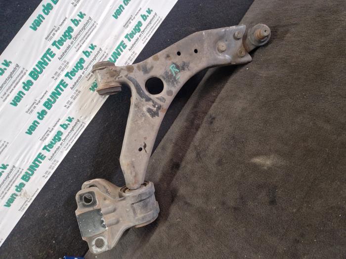 Bras de suspension avant droit d'un Ford Focus, -, 3 mois de garantie, -, -