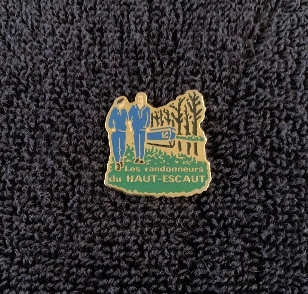 PIN - LES RANDONNEURS DU HAUT-ESCAUT - CLUB DE MARCHE, Envoi, Comme neuf, Autres sujets/thèmes, Insigne ou Pin's
