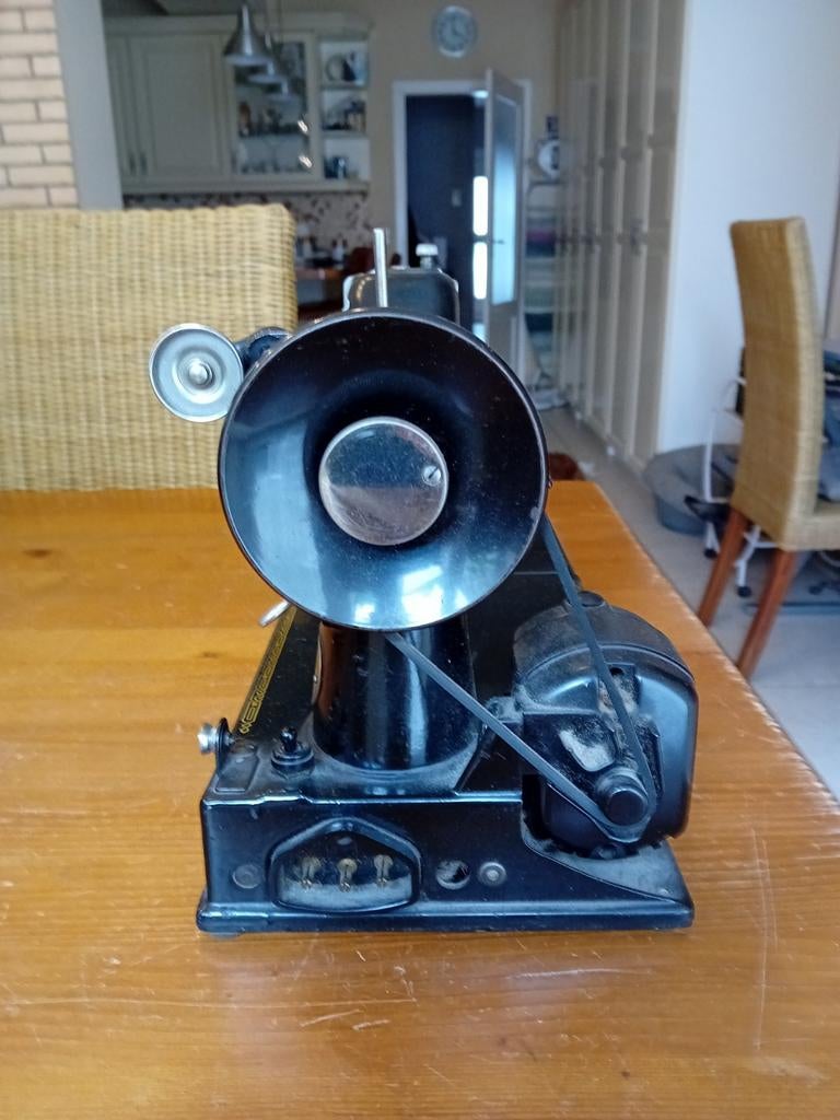 Machine à coudre Singer 221K1 vintage, Enlèvement